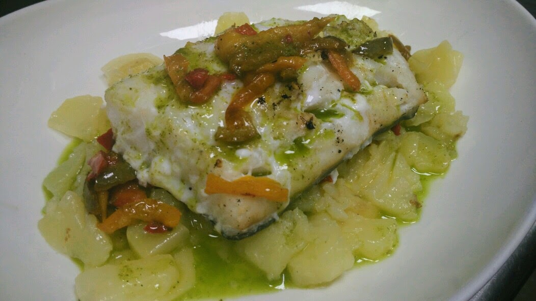 Lomo de Bacalao al Pil Pil con una Guarnición de Verduritas de temporada - El Gallinero